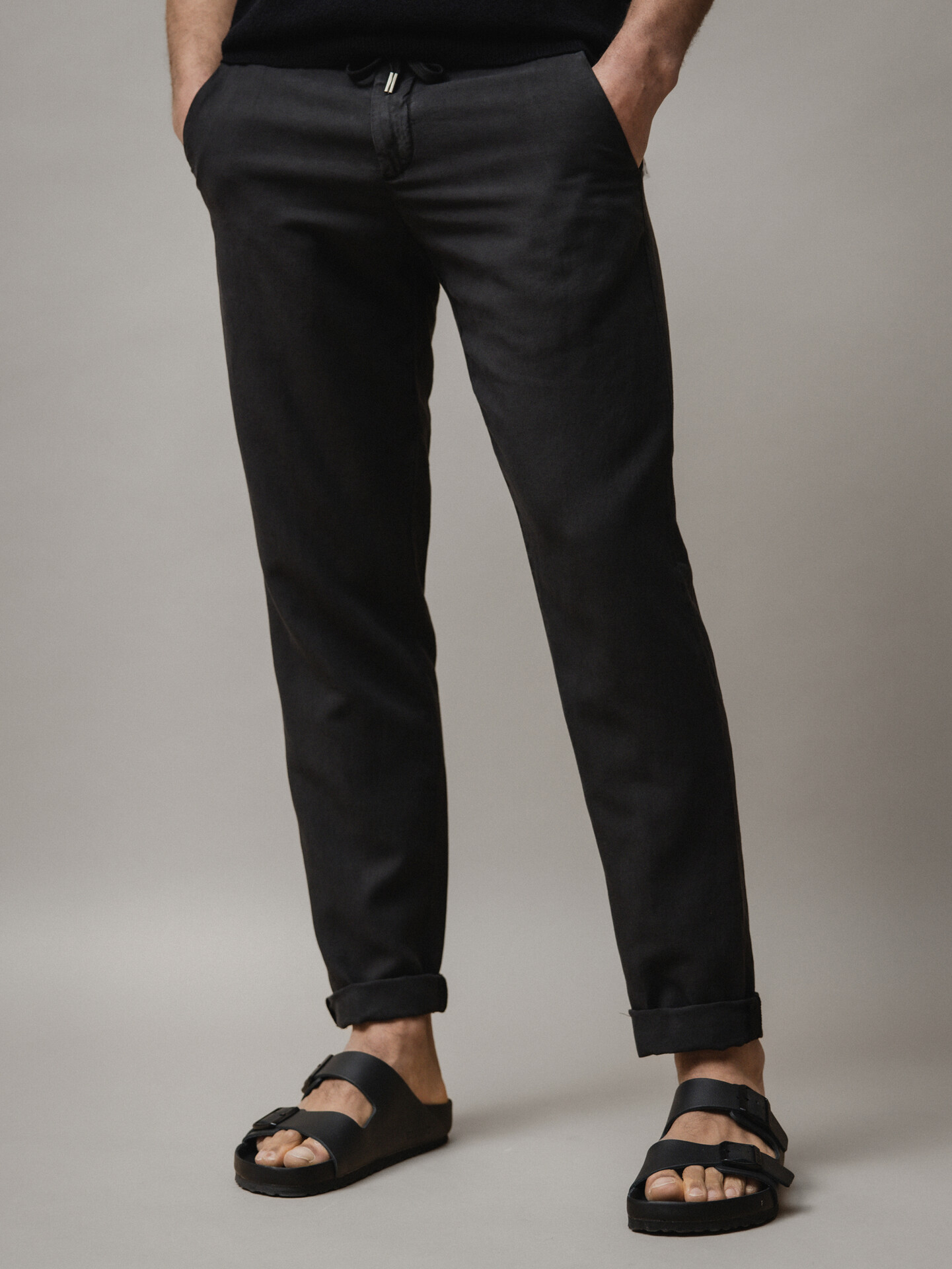 Detailansicht von Lässige Chinohose von MYTHS