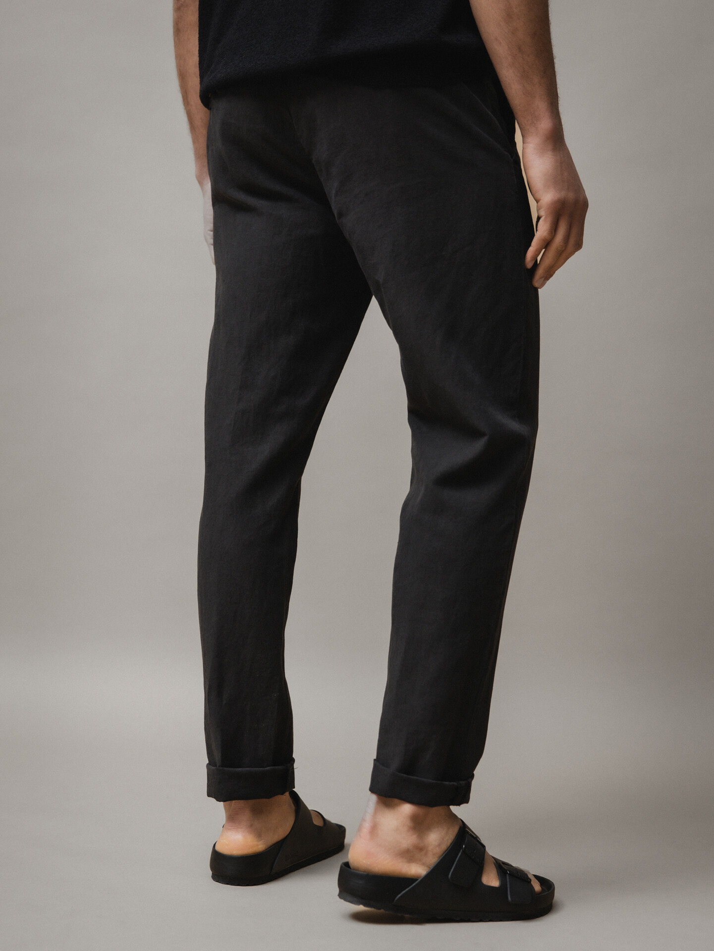 Detailansicht von Lässige Chinohose von MYTHS