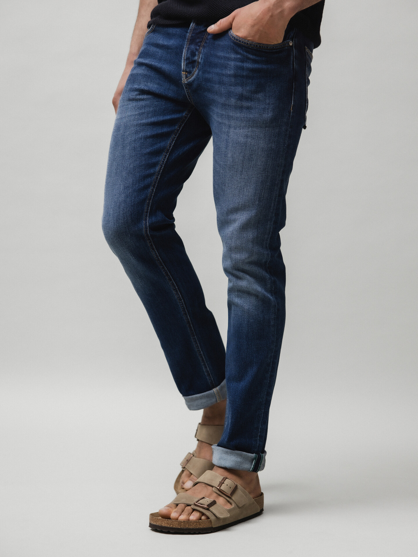 Detailansicht von Slim Fit Jeans von THE NIM