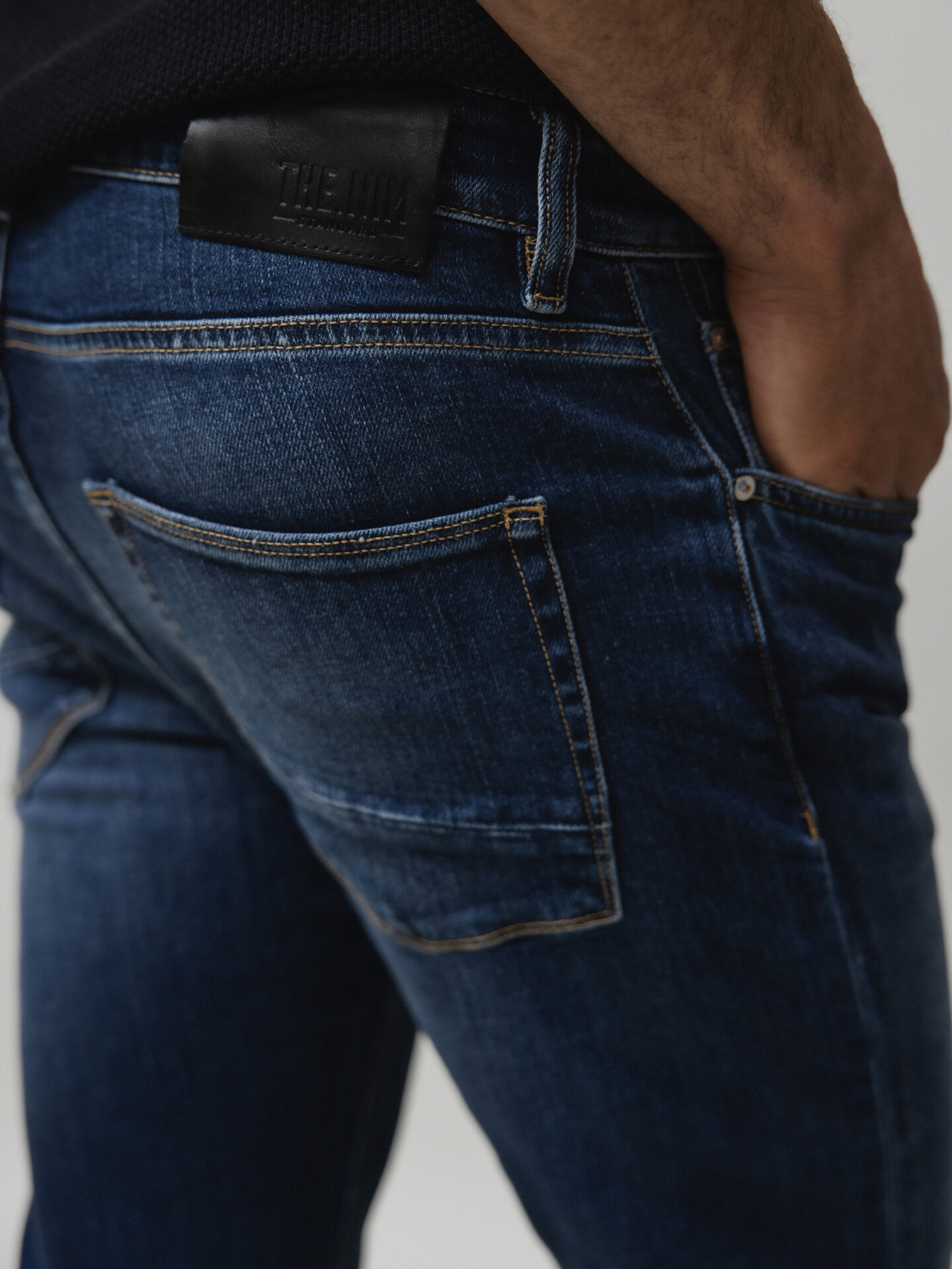 Detailansicht von Slim Fit Jeans von THE NIM