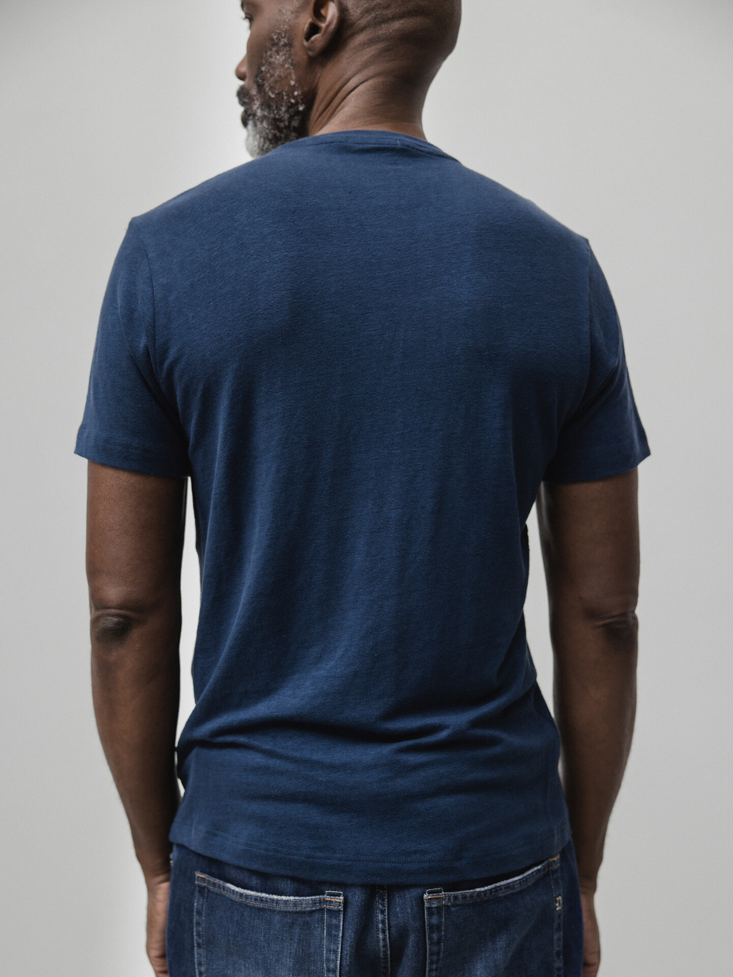 Detailansicht von T-Shirt aus Leinen von STEFAN BRANDT