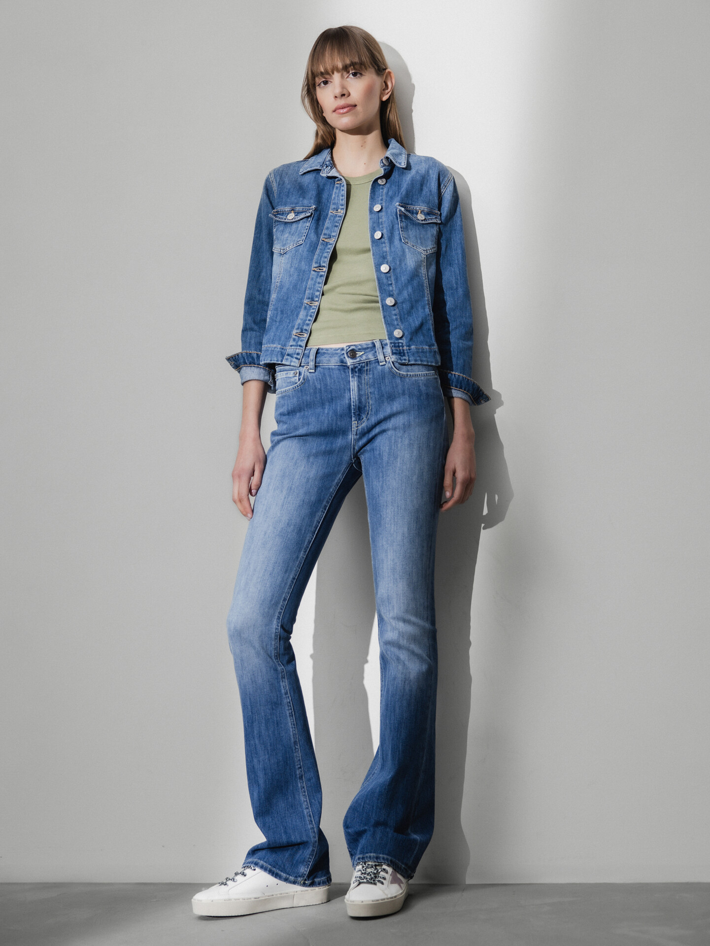 Detailansicht von Jeansjacke von LE TEMPS DES CERISES