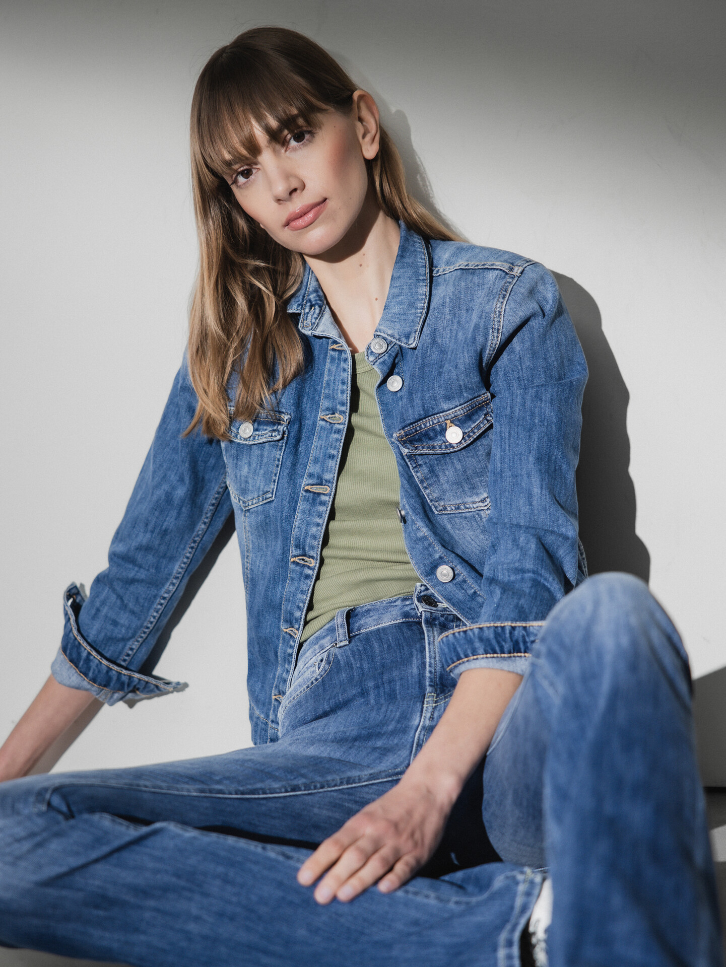 Detailansicht von Jeansjacke von LE TEMPS DES CERISES