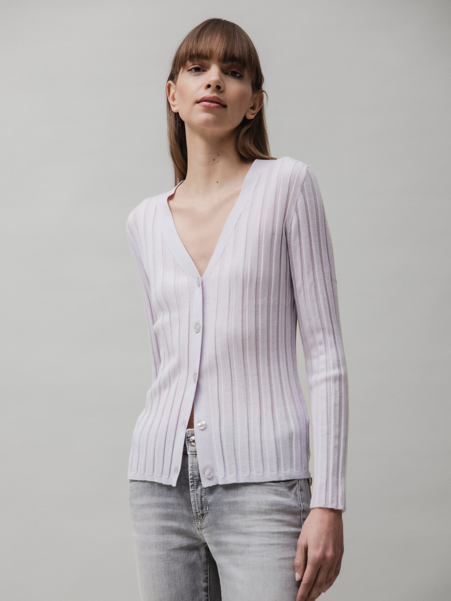 Detailansicht von Strickjacke aus Merinowolle von DANIELS