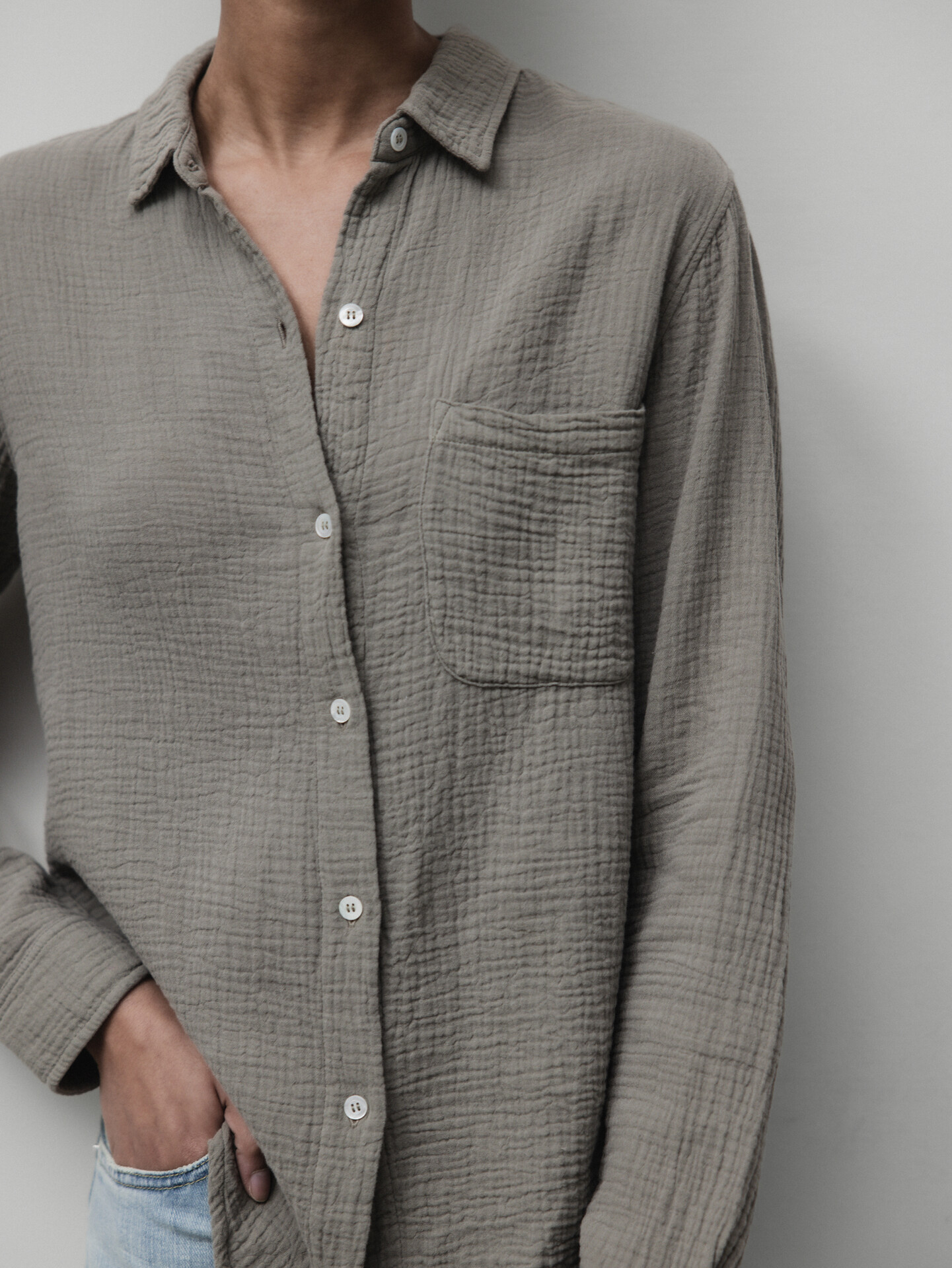 Detailansicht von Musselinbluse von DANIELS