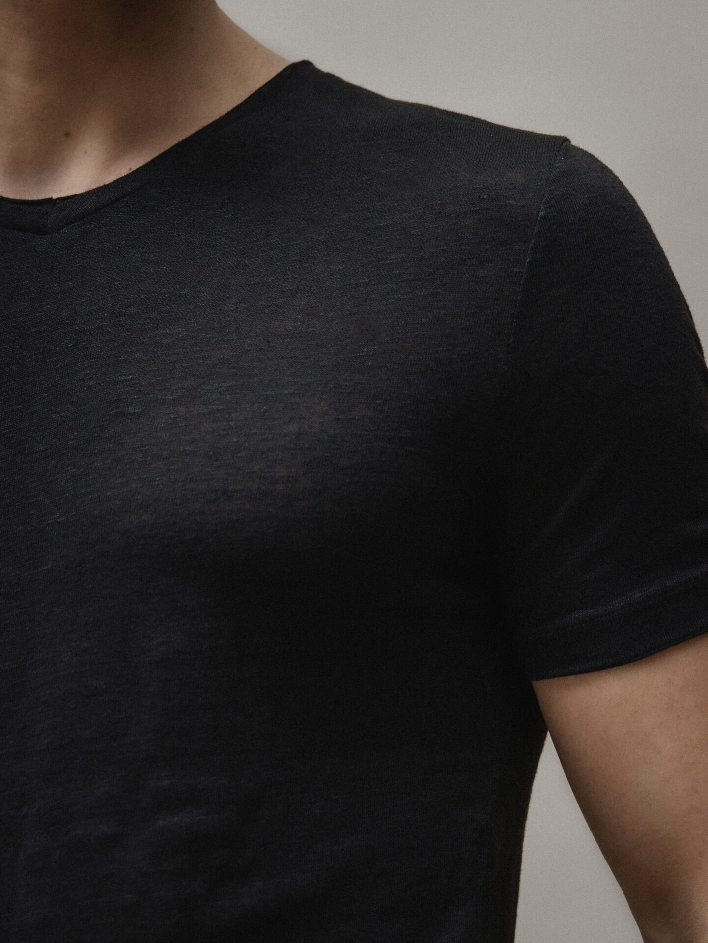 Detailansicht von T-Shirt aus Leinen von KIEFERMANN