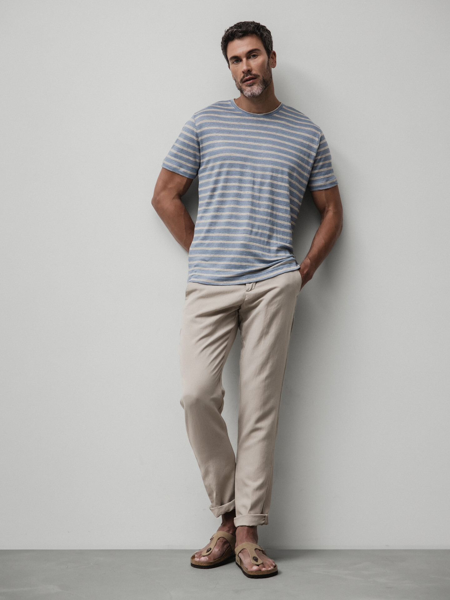 Detailansicht von Lässige Chinohose von MYTHS