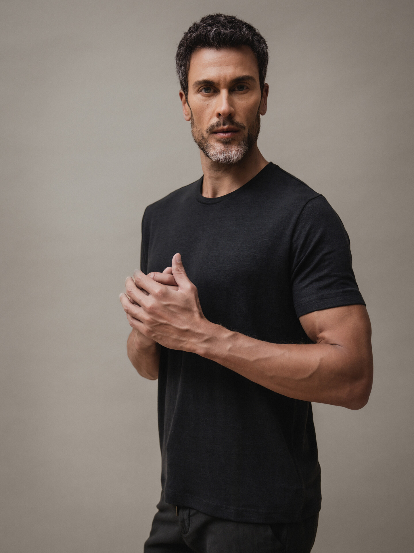 Detailansicht von T-Shirt aus Leinen von STEFAN BRANDT