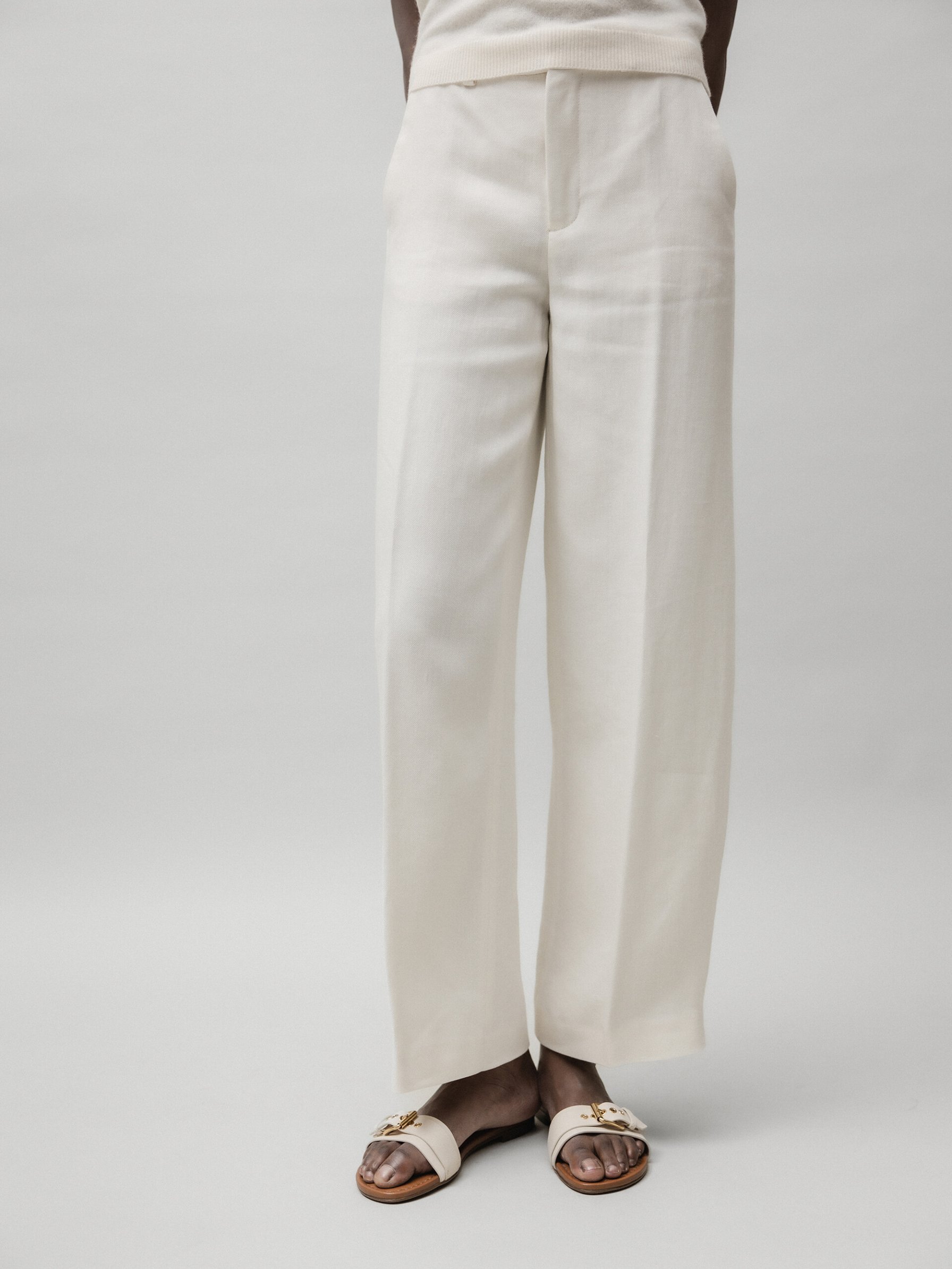 Detailansicht von Weite Hose aus Leinen von DRYKORN