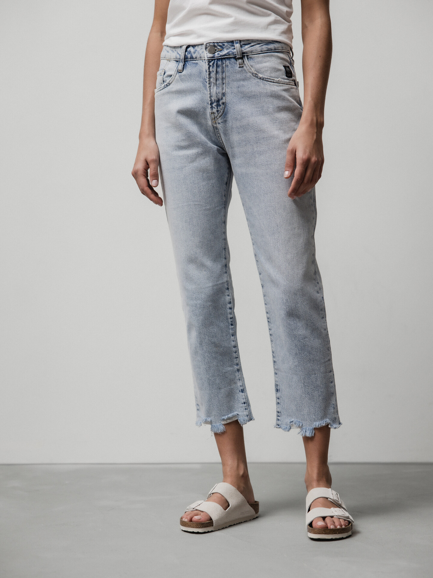 Detailansicht von Straight Leg Jeans von ELIAS RUMELIS