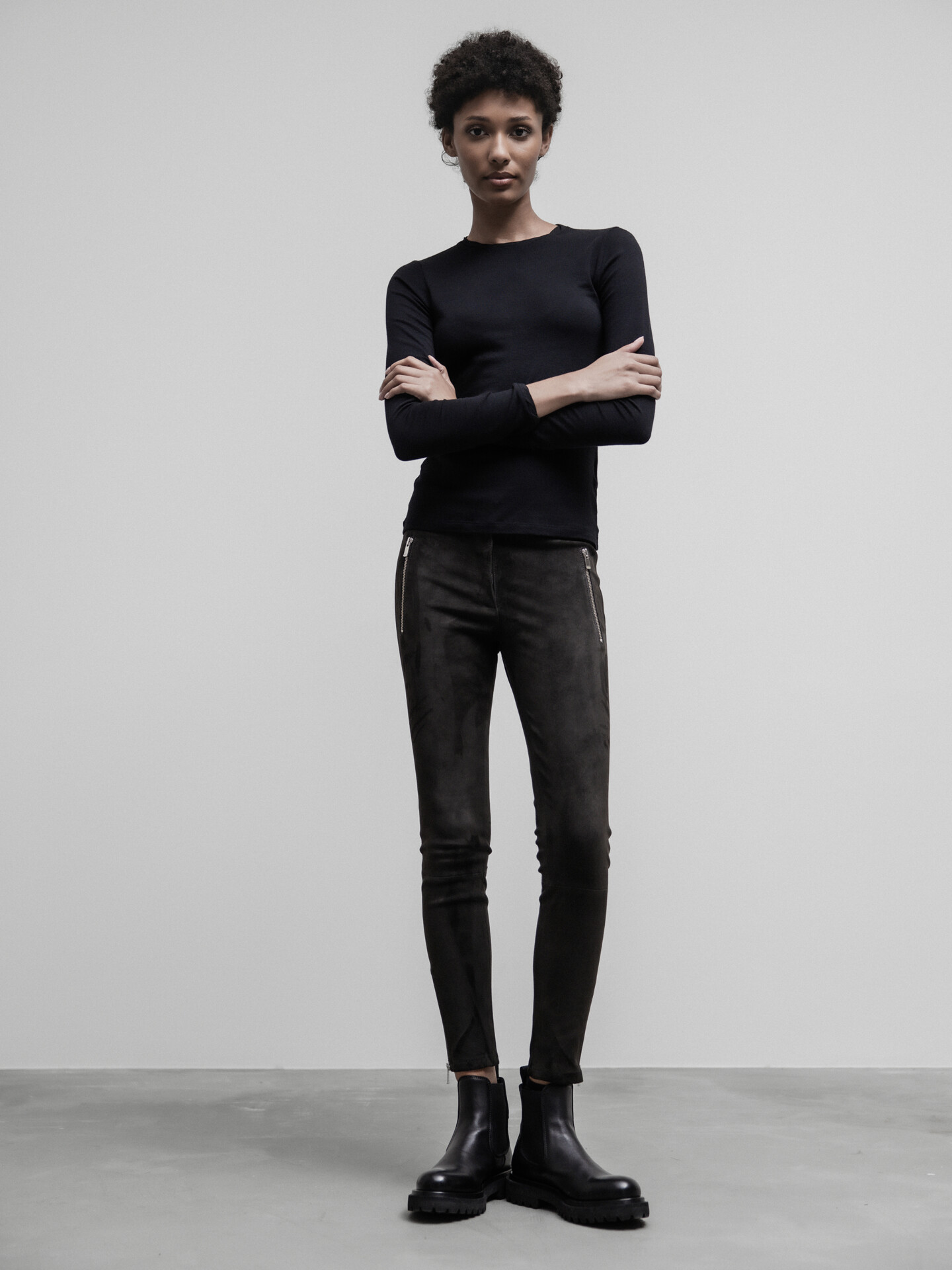 Detailansicht von Velour-Lederhose von ARMA