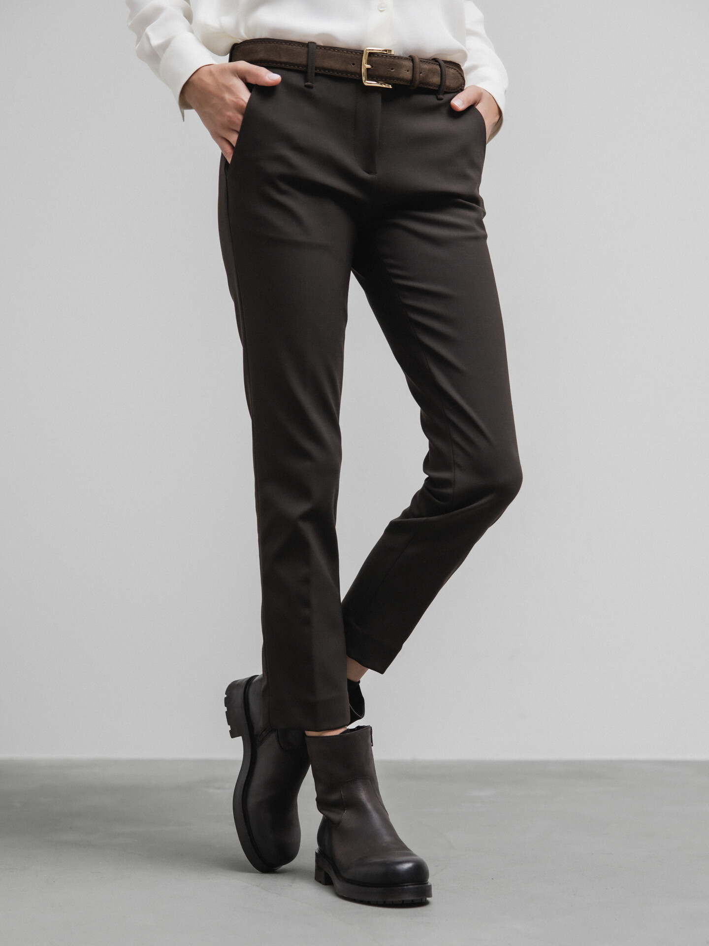 Detailansicht von Chinohose aus Schurwolle von NINE IN THE MORNING