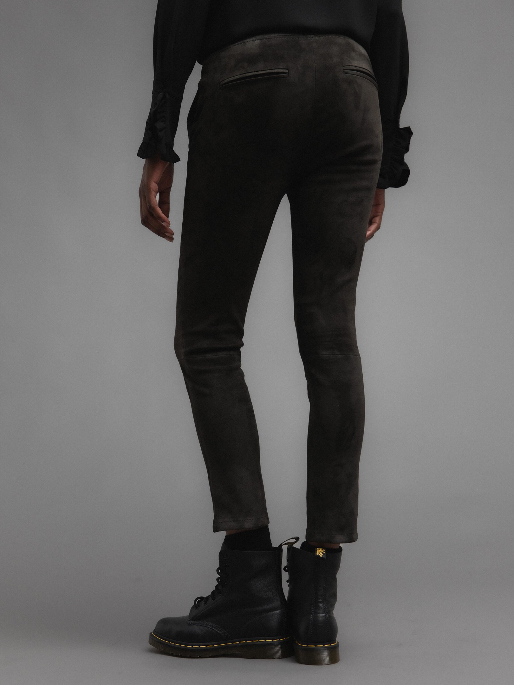 Detailansicht von Velour-Lederhose von ARMA