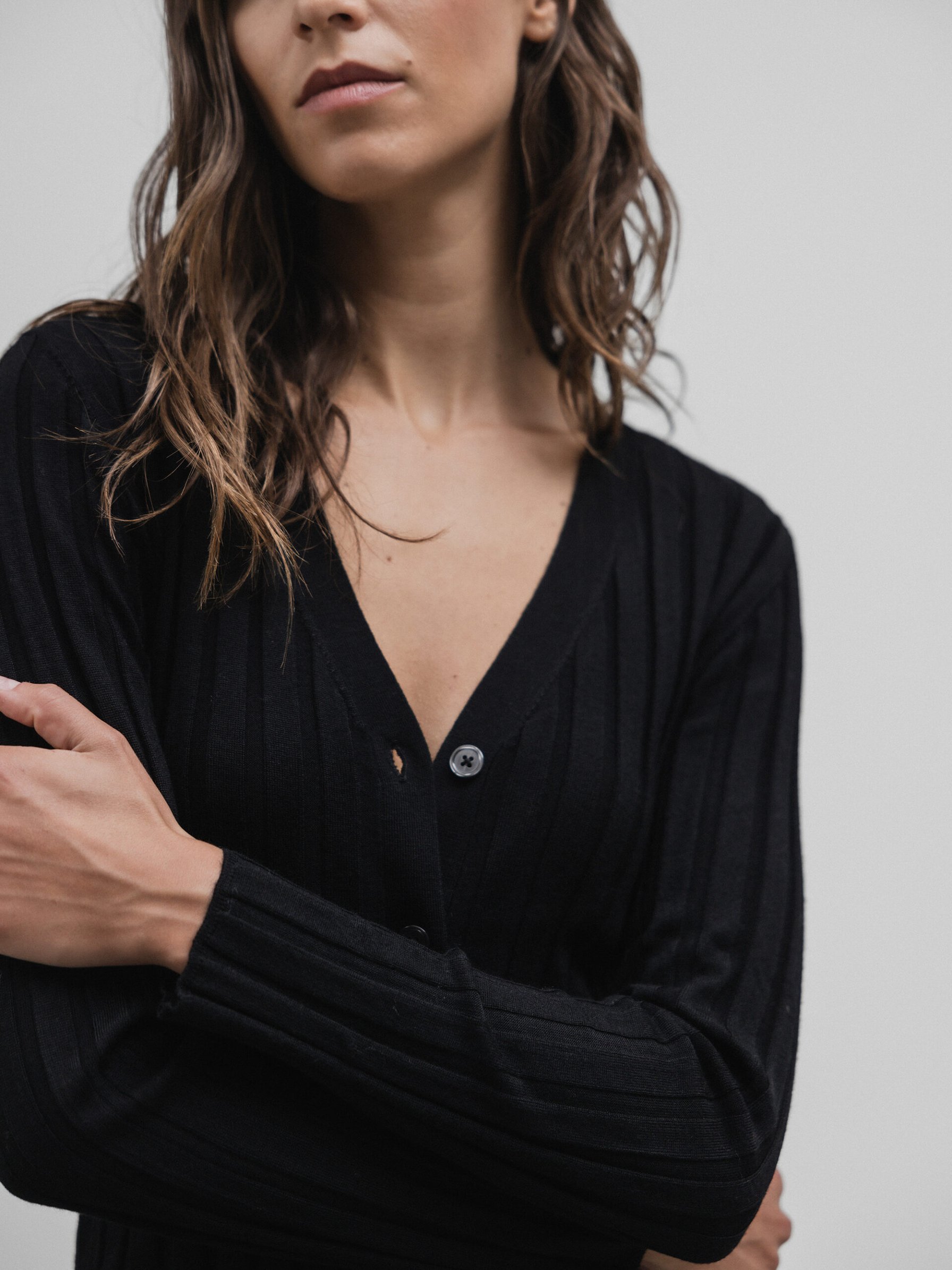 Detailansicht von Strickjacke aus Merinowolle von DANIELS