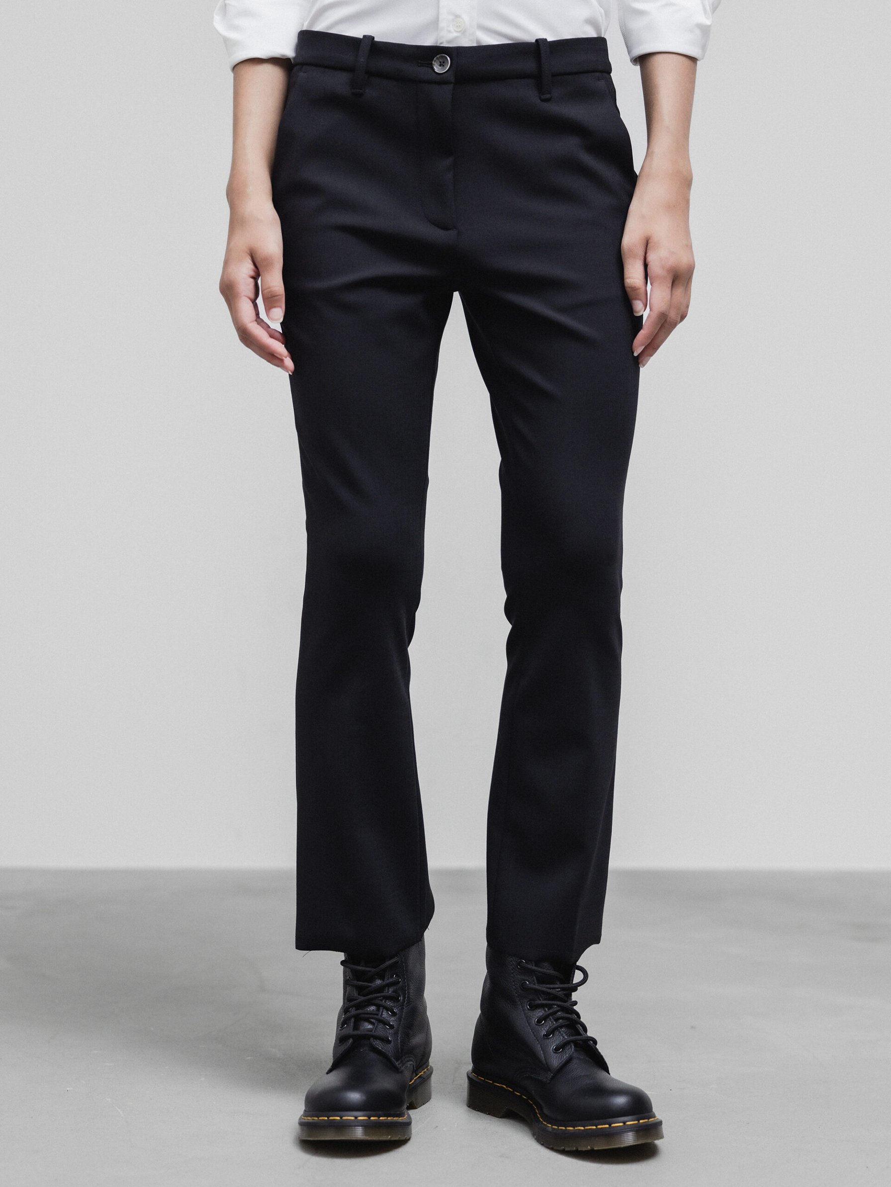 Detailansicht von Cropped Bootcut Hose von NINE IN THE MORNING