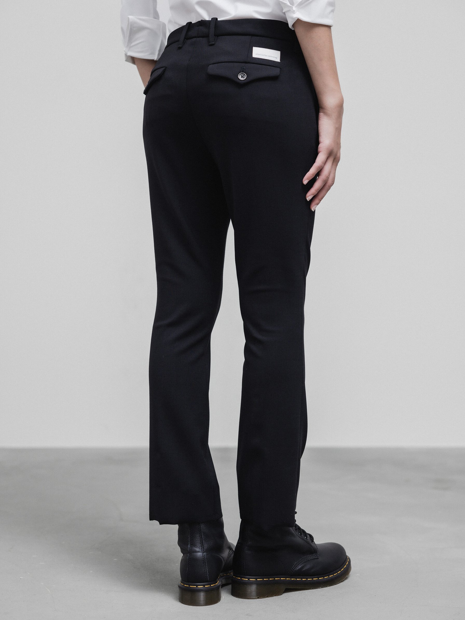 Detailansicht von Cropped Bootcut Hose von NINE IN THE MORNING