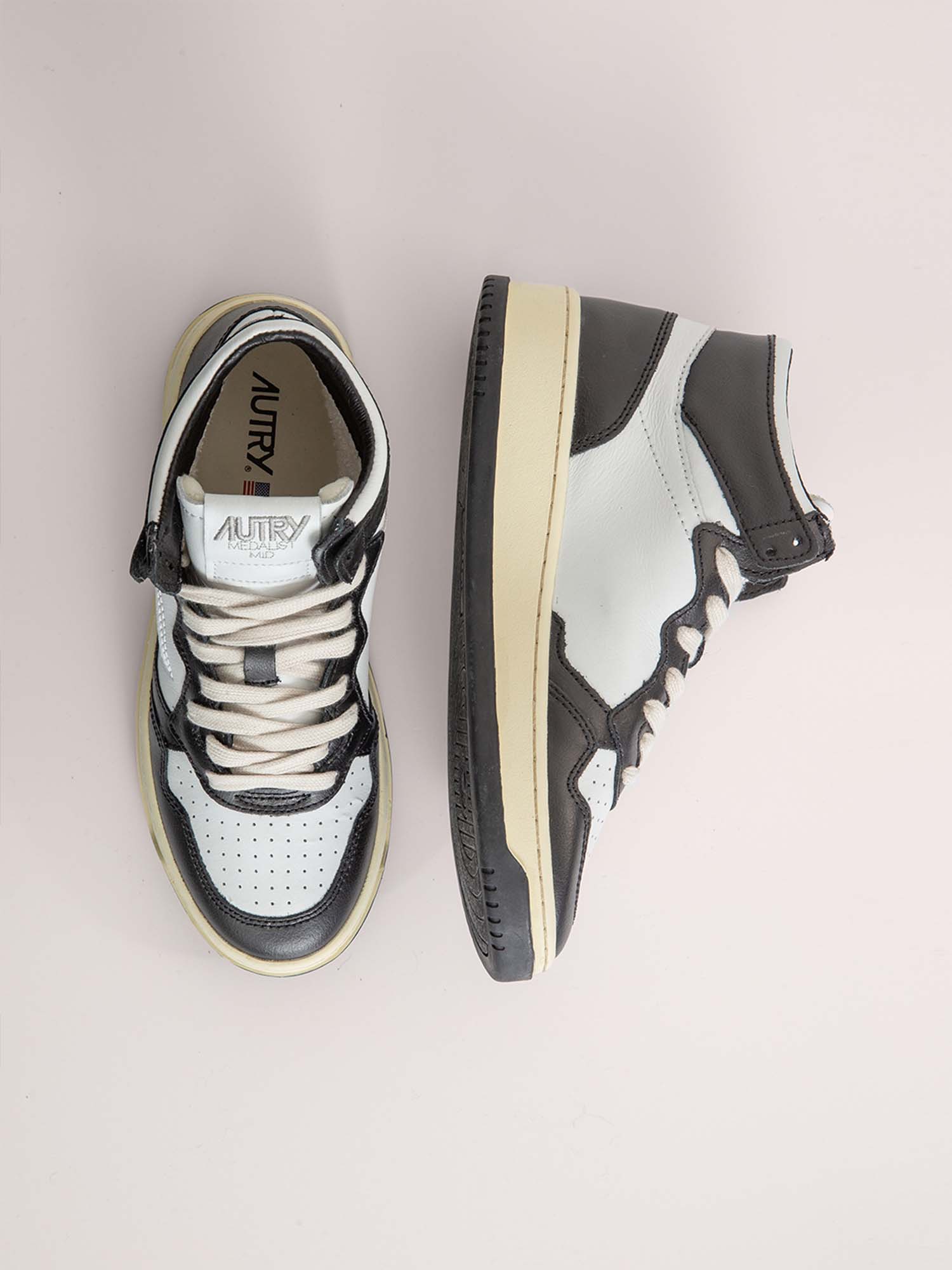 Detailansicht von Hoher Sneaker aus Leder von AUTRY