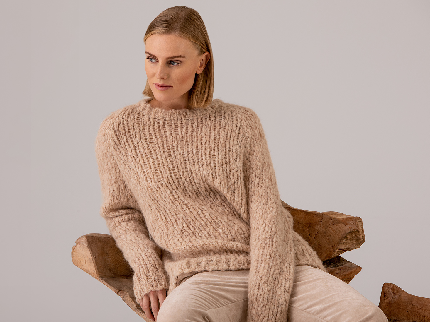 Detailansicht von Grobstrickpullover aus Alpakawolle von SIBIN LINNEBJERG