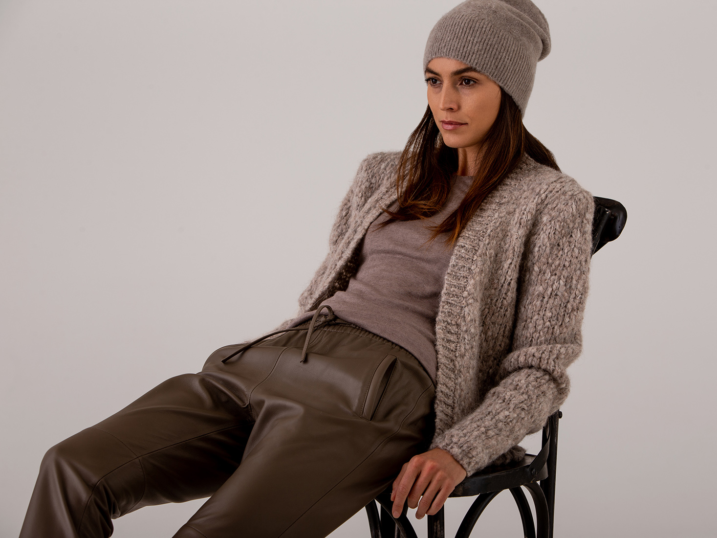 Detailansicht von Cardigan aus Alpakawolle von SIBIN LINNEBJERG