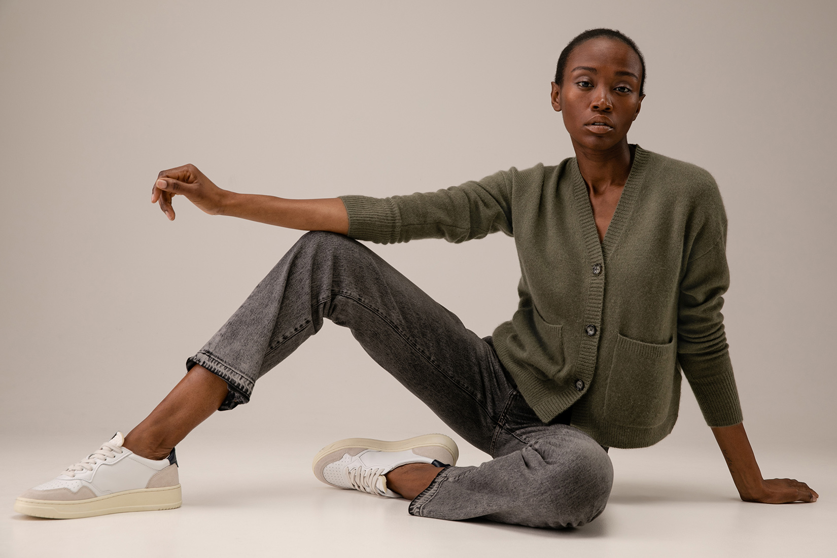 Detailansicht von Strickjacke aus Cashmere von ALLUDE