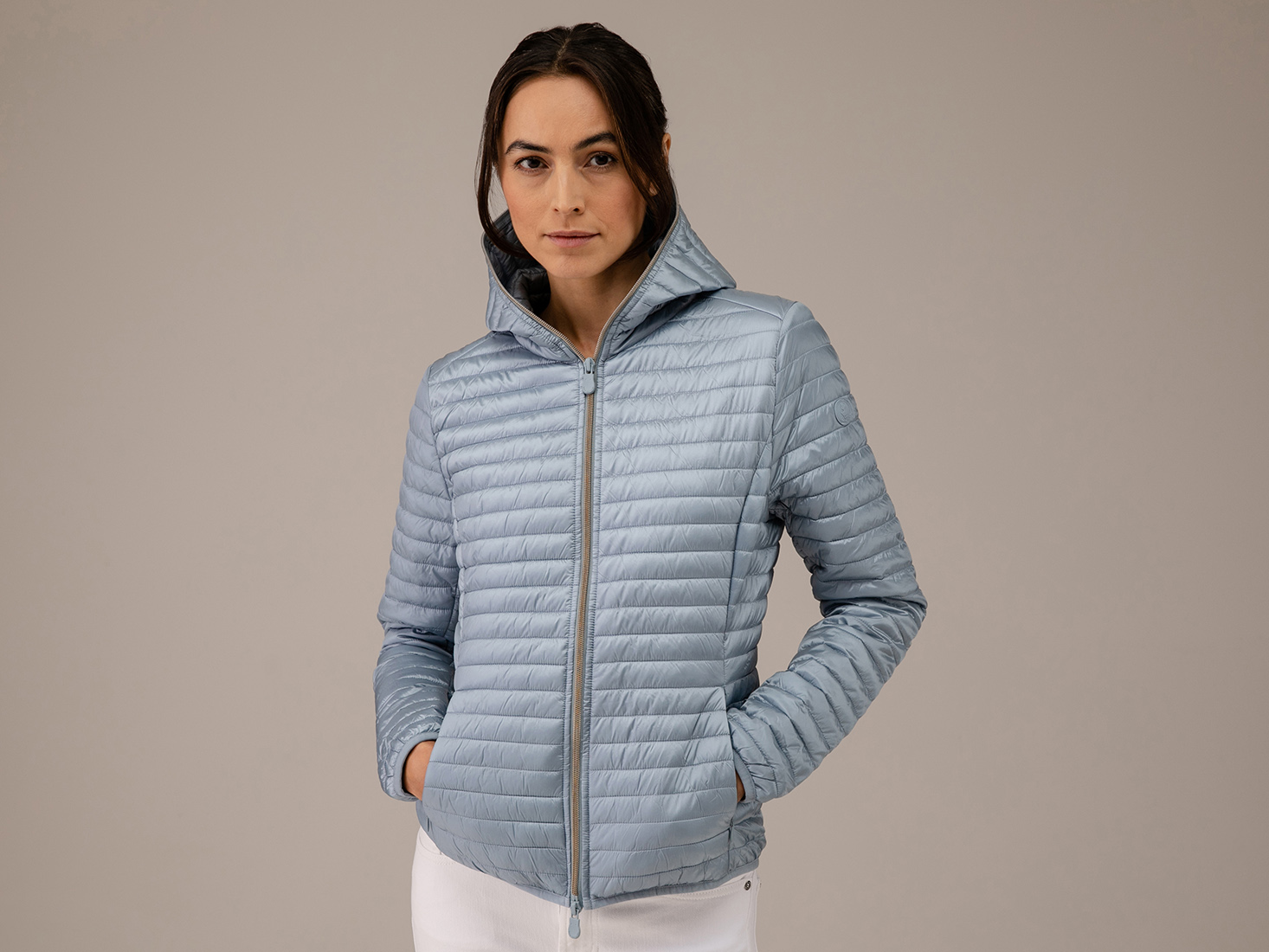 Detailansicht von Taillierte Steppjacke von SAVE THE DUCK