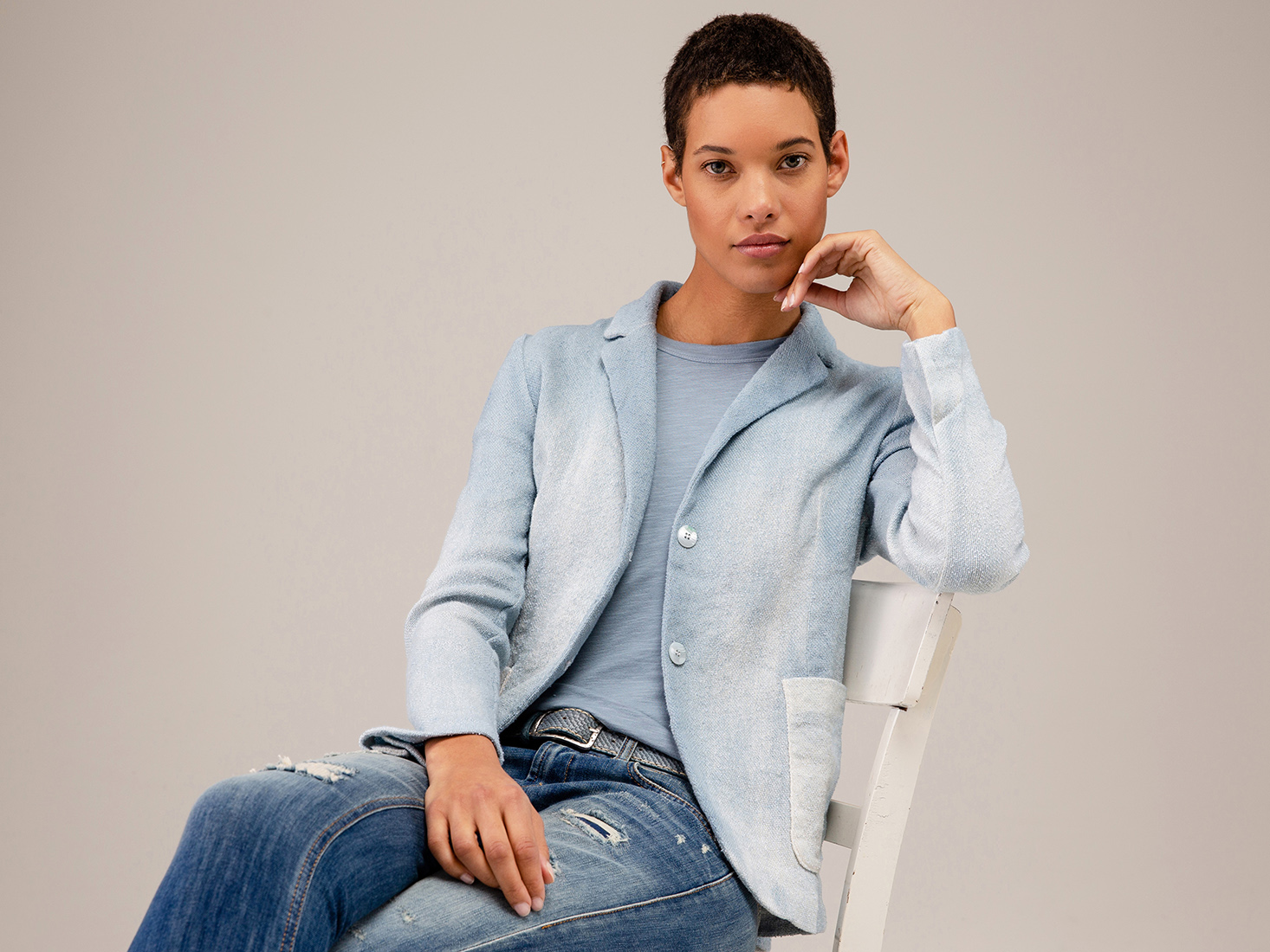 Detailansicht von Taillierter Blazer von AVANT TOI